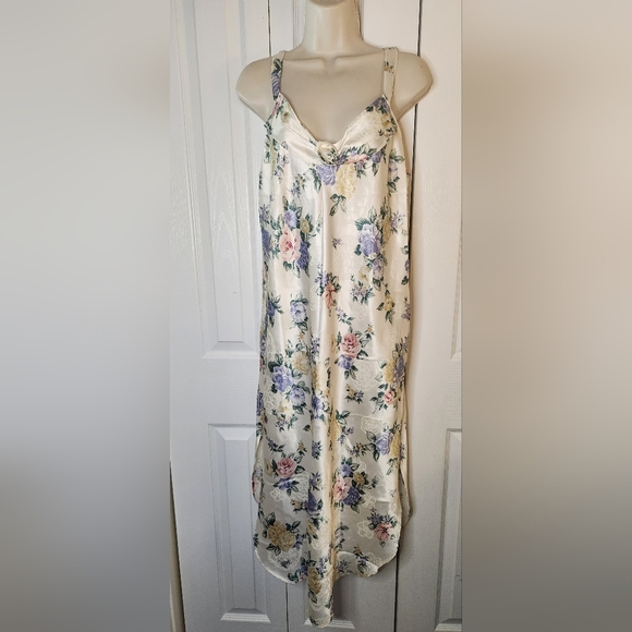California Dynasty Other - California Dynasty maxi nightgown long floral pink blue white vintage